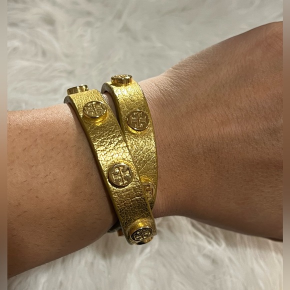 Tory Burch- Miller Leather Double Wrap Stud Bracelet in gold ✨ - Picture 8 of 9